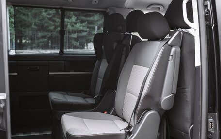 Volkswagen Multivan T6 рестайлинг, 2017 год, 3 899 000 рублей, 23 фотография