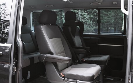 Volkswagen Multivan T6 рестайлинг, 2017 год, 3 899 000 рублей, 18 фотография