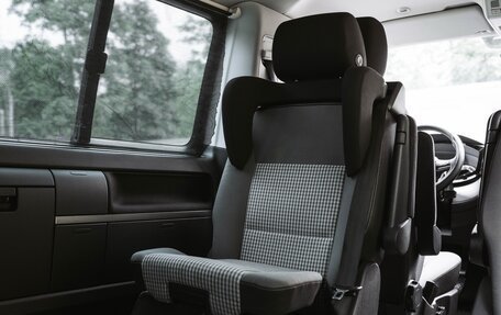 Volkswagen Multivan T6 рестайлинг, 2017 год, 3 899 000 рублей, 20 фотография