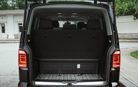 Volkswagen Multivan T6 рестайлинг, 2017 год, 3 899 000 рублей, 26 фотография