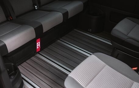 Volkswagen Multivan T6 рестайлинг, 2017 год, 3 899 000 рублей, 24 фотография