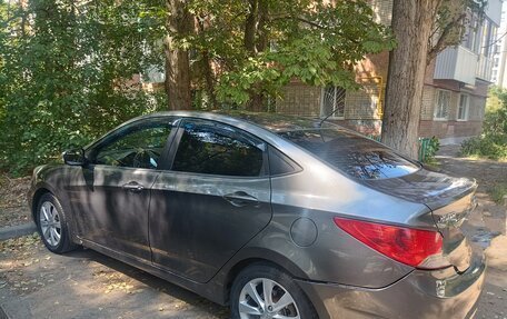 Hyundai Solaris II рестайлинг, 2011 год, 650 000 рублей, 3 фотография