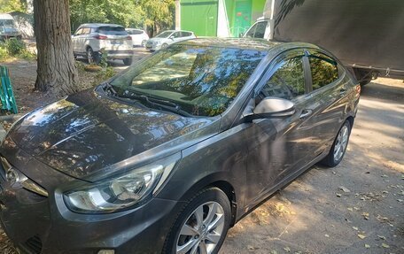 Hyundai Solaris II рестайлинг, 2011 год, 650 000 рублей, 2 фотография