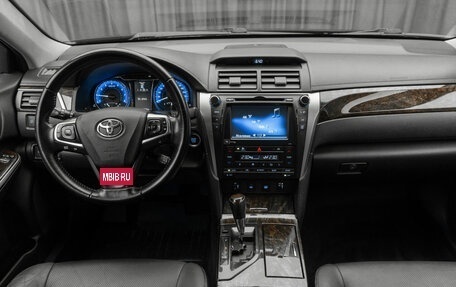 Toyota Camry, 2015 год, 2 140 000 рублей, 10 фотография