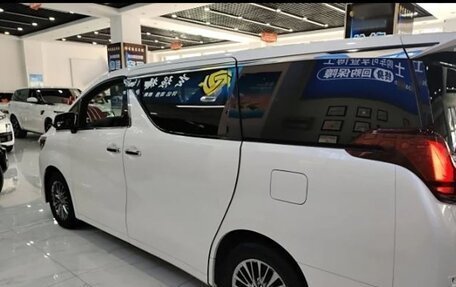 Toyota Alphard III, 2022 год, 3 500 000 рублей, 4 фотография