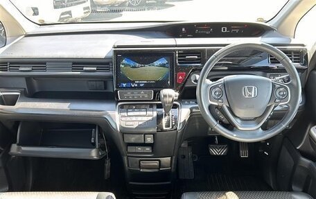 Honda Stepwgn IV, 2021 год, 1 588 000 рублей, 14 фотография