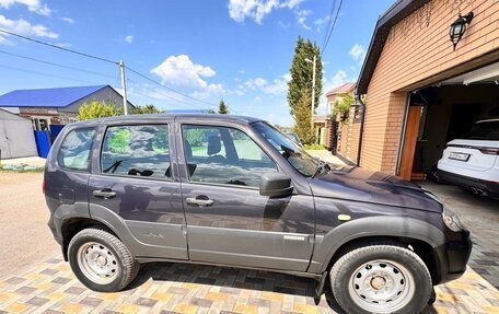 Chevrolet Niva I рестайлинг, 2017 год, 499 000 рублей, 3 фотография