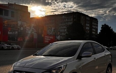 Hyundai Solaris II рестайлинг, 2011 год, 615 000 рублей, 2 фотография