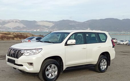 Toyota Land Cruiser Prado 150 рестайлинг 2, 2023 год, 8 000 000 рублей, 1 фотография