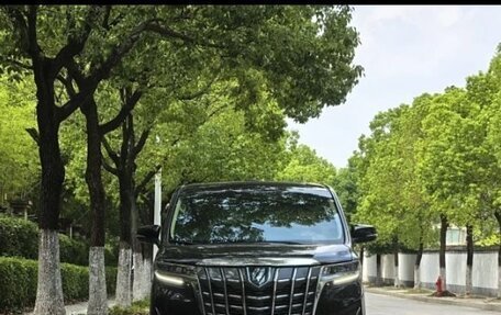 Toyota Alphard III, 2022 год, 3 650 000 рублей, 2 фотография