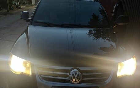 Volkswagen Touareg III, 2010 год, 1 470 000 рублей, 1 фотография