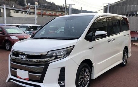 Toyota Noah III, 2021 год, 1 980 000 рублей, 1 фотография