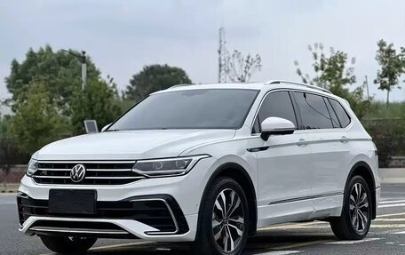 Volkswagen Tiguan II, 2022 год, 2 298 000 рублей, 1 фотография