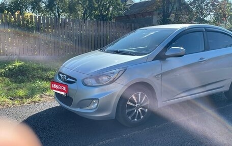 Hyundai Solaris II рестайлинг, 2011 год, 720 000 рублей, 4 фотография