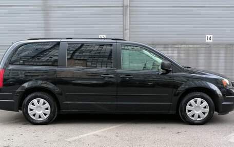 Chrysler Town & Country V рестайлинг, 2008 год, 949 000 рублей, 4 фотография