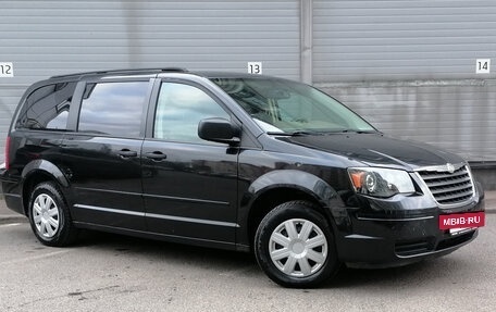 Chrysler Town & Country V рестайлинг, 2008 год, 949 000 рублей, 3 фотография