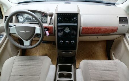 Chrysler Town & Country V рестайлинг, 2008 год, 949 000 рублей, 13 фотография