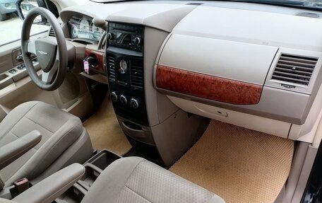 Chrysler Town & Country V рестайлинг, 2008 год, 949 000 рублей, 10 фотография