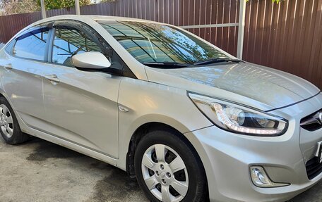 Hyundai Solaris II рестайлинг, 2013 год, 850 000 рублей, 1 фотография