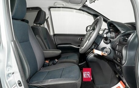 Toyota Noah III, 2017 год, 1 975 000 рублей, 4 фотография