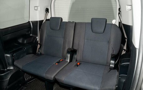 Toyota Noah III, 2017 год, 1 975 000 рублей, 7 фотография