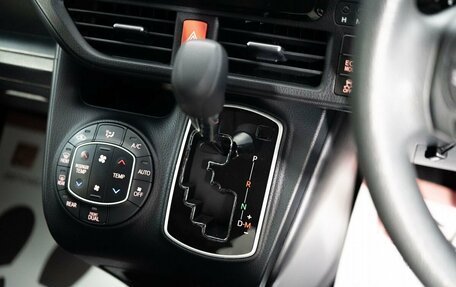 Toyota Noah III, 2017 год, 1 975 000 рублей, 13 фотография