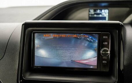 Toyota Noah III, 2017 год, 1 975 000 рублей, 12 фотография