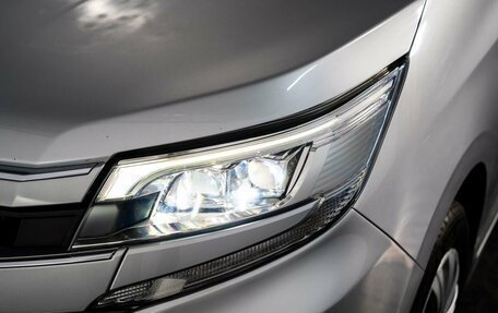 Toyota Noah III, 2017 год, 1 975 000 рублей, 18 фотография