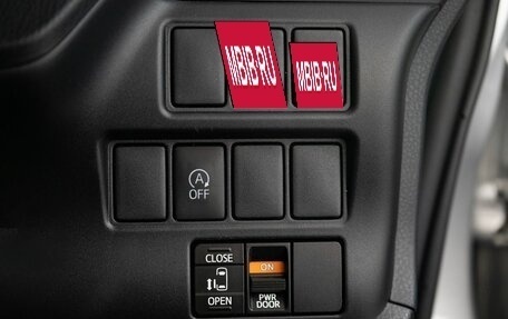 Toyota Noah III, 2017 год, 1 975 000 рублей, 14 фотография