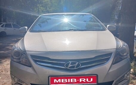 Hyundai Solaris II рестайлинг, 2015 год, 1 080 000 рублей, 1 фотография