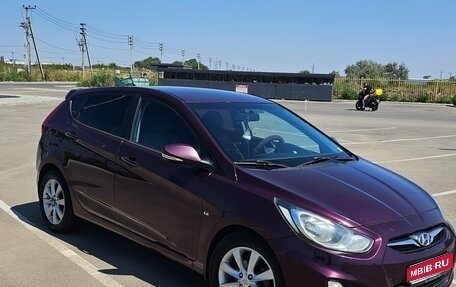 Hyundai Solaris II рестайлинг, 2012 год, 800 000 рублей, 1 фотография