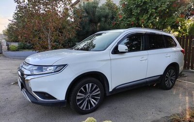 Mitsubishi Outlander III рестайлинг 3, 2022 год, 2 300 000 рублей, 1 фотография