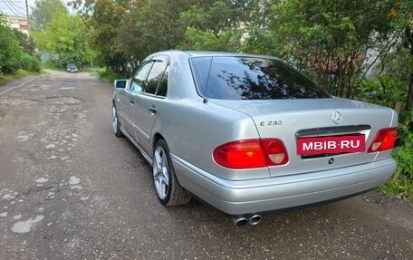 Mercedes-Benz E-Класс, 1996 год, 550 000 рублей, 3 фотография