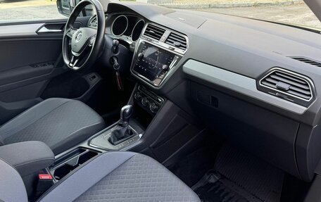 Volkswagen Tiguan II, 2018 год, 2 075 000 рублей, 12 фотография