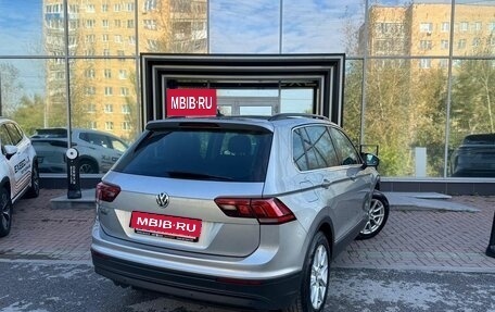 Volkswagen Tiguan II, 2018 год, 2 075 000 рублей, 6 фотография
