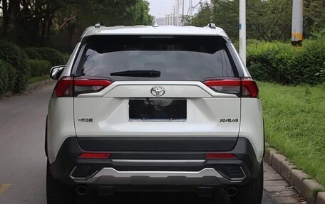 Toyota RAV4, 2022 год, 2 181 000 рублей, 5 фотография