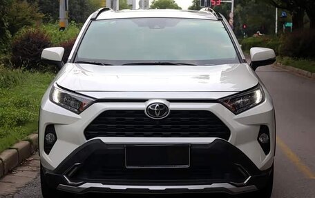 Toyota RAV4, 2022 год, 2 181 000 рублей, 2 фотография
