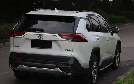 Toyota RAV4, 2022 год, 2 181 000 рублей, 4 фотография