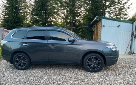 Mitsubishi Outlander III рестайлинг 3, 2013 год, 1 800 000 рублей, 5 фотография
