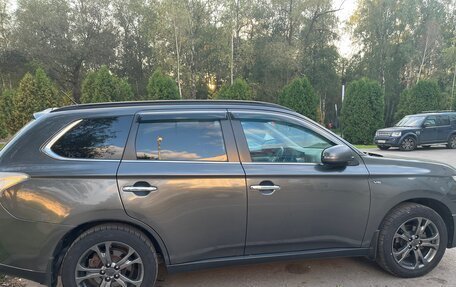 Mitsubishi Outlander III рестайлинг 3, 2013 год, 1 800 000 рублей, 2 фотография