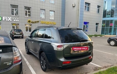 Mitsubishi Outlander III рестайлинг 3, 2013 год, 1 800 000 рублей, 4 фотография