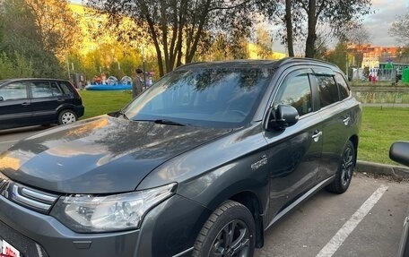 Mitsubishi Outlander III рестайлинг 3, 2013 год, 1 800 000 рублей, 3 фотография
