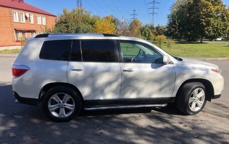 Toyota Highlander III, 2011 год, 2 200 000 рублей, 3 фотография