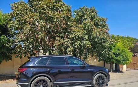 Volkswagen Touareg III, 2018 год, 4 400 000 рублей, 3 фотография