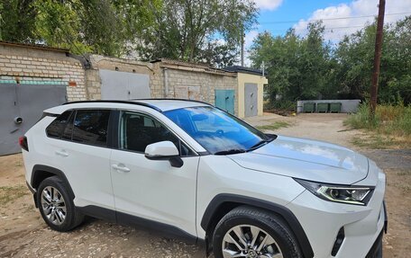 Toyota RAV4, 2021 год, 5 000 000 рублей, 3 фотография