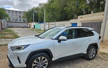 Toyota RAV4, 2021 год, 5 000 000 рублей, 4 фотография