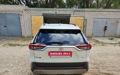 Toyota RAV4, 2021 год, 5 000 000 рублей, 2 фотография
