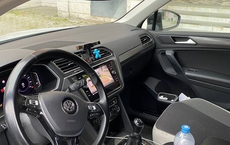 Volkswagen Tiguan II, 2019 год, 2 700 000 рублей, 3 фотография