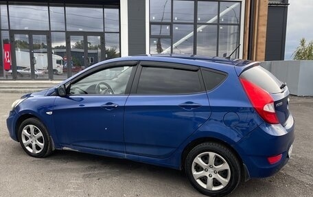 Hyundai Solaris II рестайлинг, 2011 год, 880 000 рублей, 2 фотография
