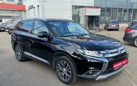 Mitsubishi Outlander III рестайлинг 3, 2018 год, 1 649 000 рублей, 3 фотография